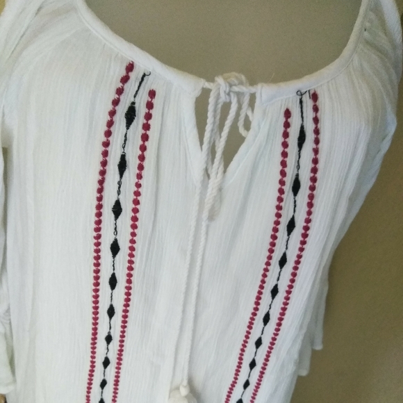 Cold shoulder boho white dress size small - Picture 3 of 4